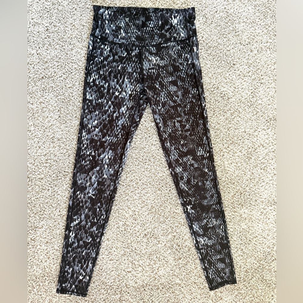 Athleta Black White  and Gray Abstract Leggings